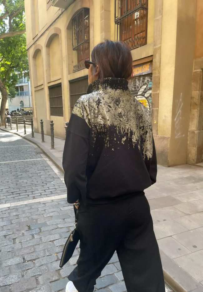 black golden sweatshirt